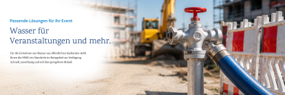 Ein Hydrant, dahinter eine Absperrung und ein Bagger.